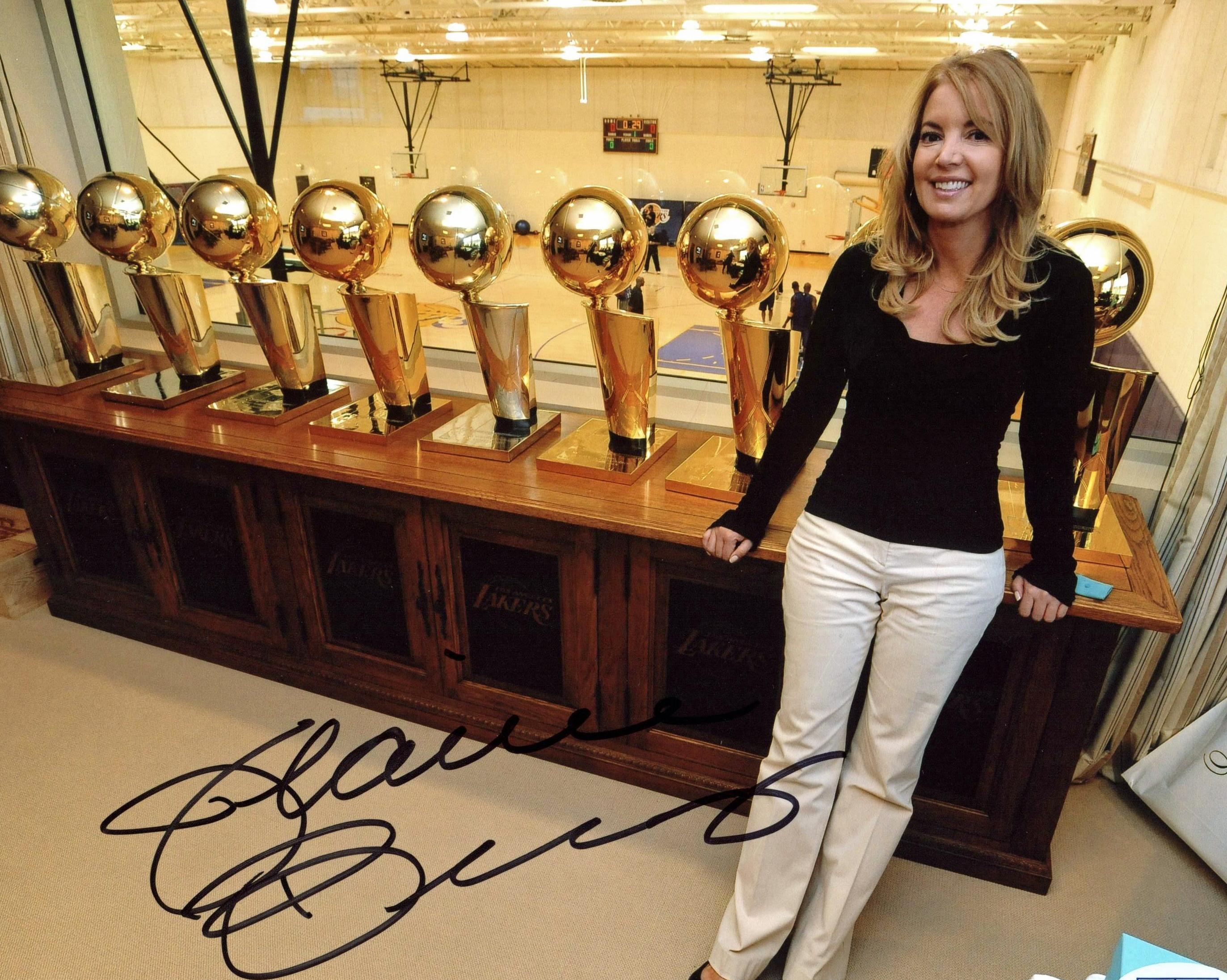 洛杉矶湖人迎英超关键赛；转会期主帅复盘；引发热议；心理建设被强调(洛杉矶湖人队英文介绍)-爱游戏体育入口