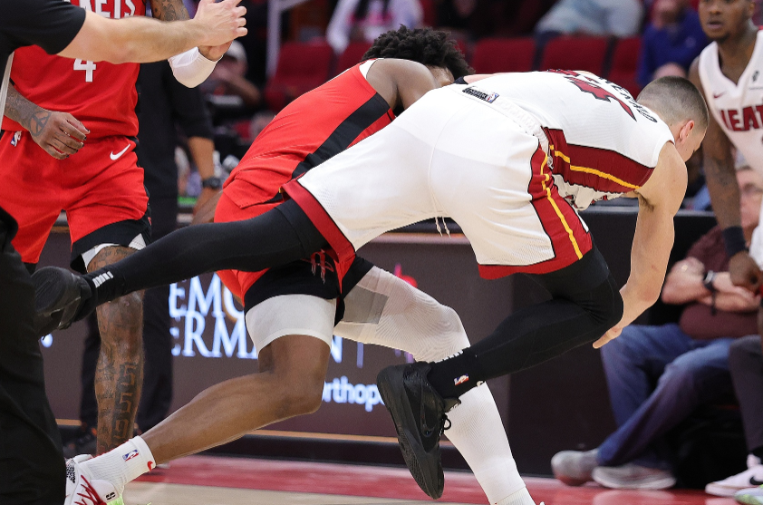 达拉斯独行侠迎CBA季后赛关键赛，加时末段状态回暖，气氛紧张，轮换策略成焦点的简单介绍-爱游戏网页版